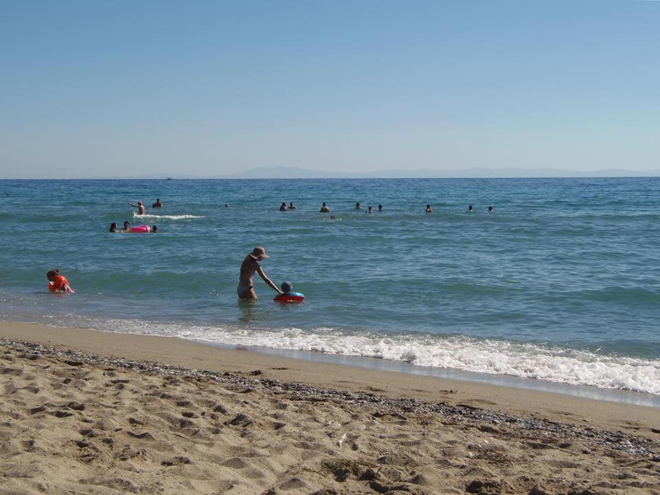 Psarou Apartments Paralia Skotinis Luaran gambar